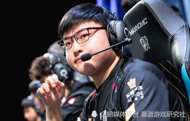 Faker迎来七赛季高光表现，RNG球迷沸腾！